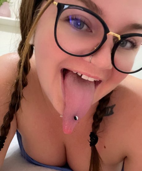 Long Tongue Fetish hd pornstar pic