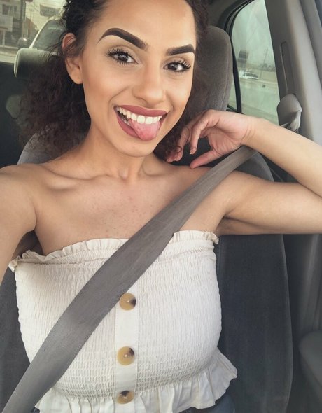 Desire Negro model photo