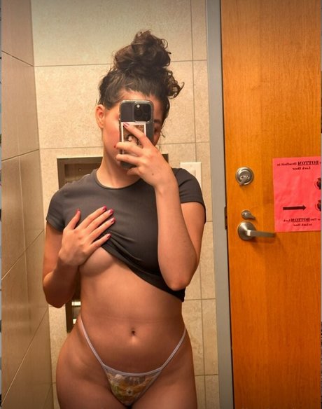 emilyelizabeth 1 hot actress pics