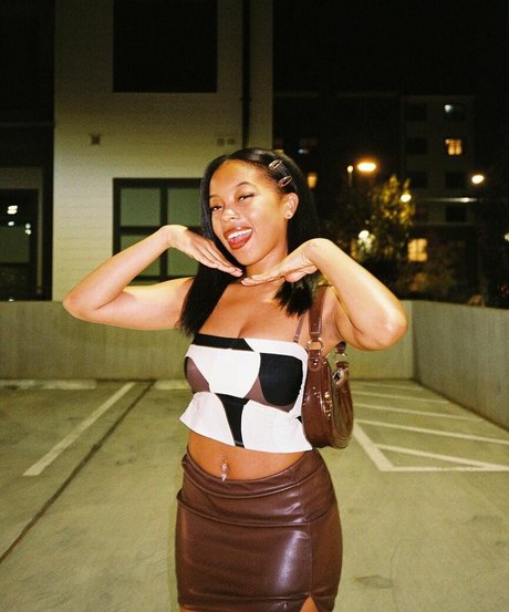 Cleopatra Lee pornstar hd photos