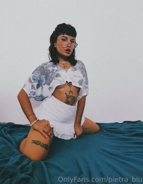 pietra blu model naked images