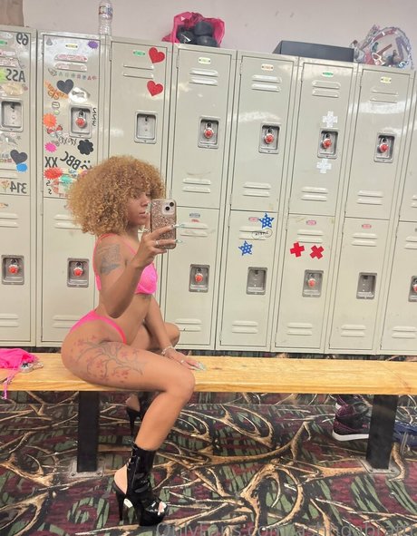 ashhdabrattt sexy star img