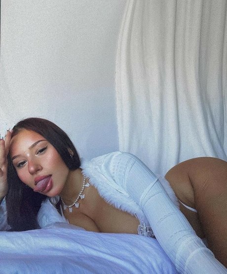 Hannahdenisee sexy actress image