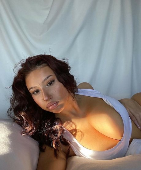 Hannahdenisee sexy model image