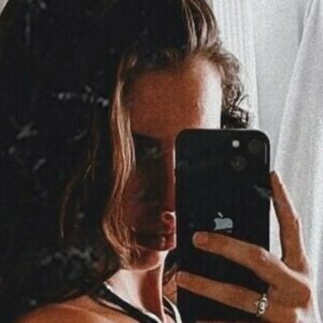 Mollymacc sexy pornstar pic