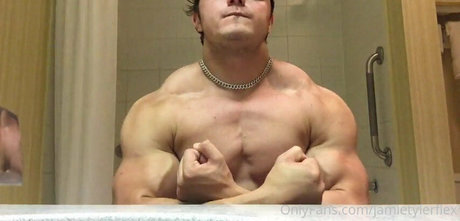 jamietylerflex hd actress pictures