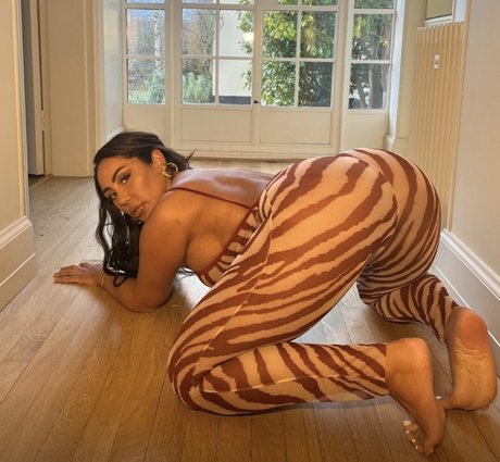 Sophie Kasaei high quality star images