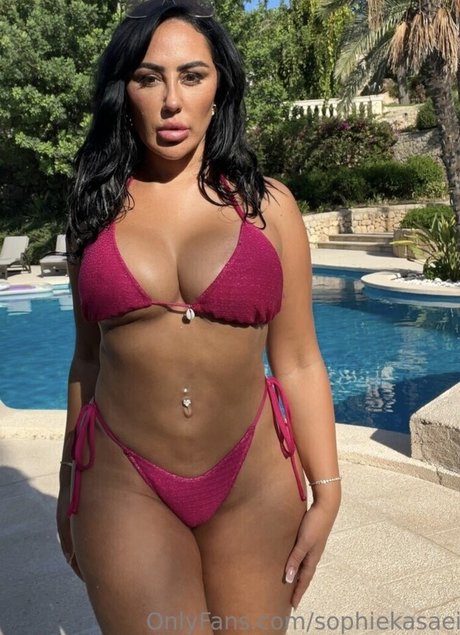 Sophie Kasaei sexy actress img