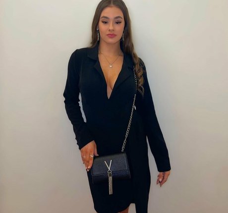 Sydney Etherington star hot pics