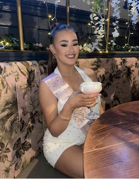 Sydney Etherington model erotic pic