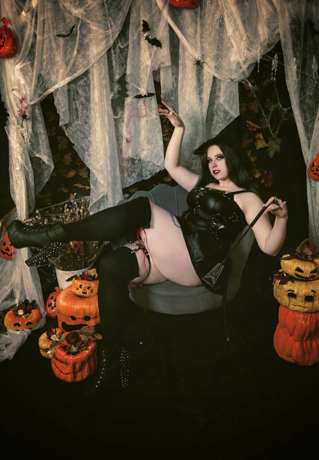 Jennybiatch naked model image