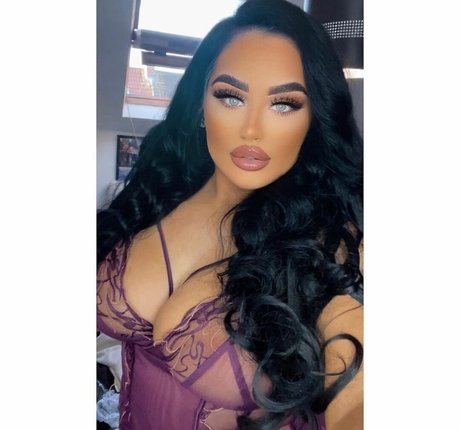 Rosie May model high quality image