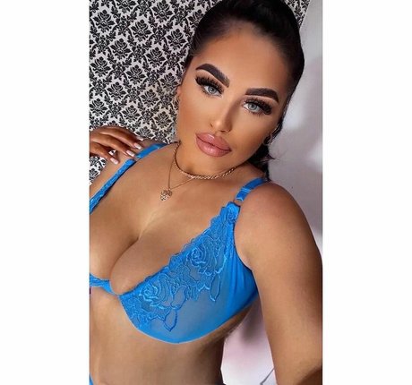 Rosie May porn model photos