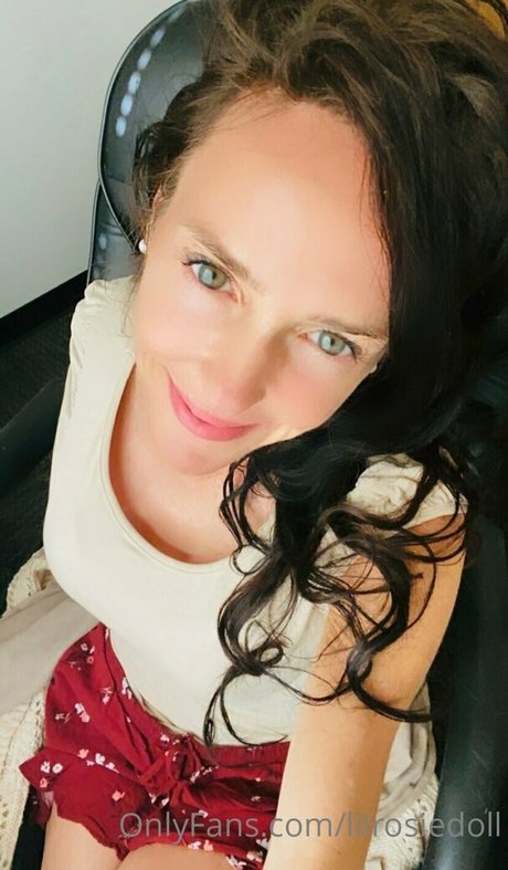 lilrosiedoll naked model photos