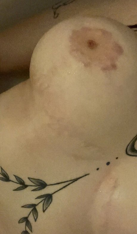 Auroramalak sexy actress picture