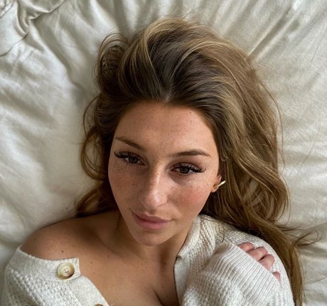 Abbey Wilson hd actress picture