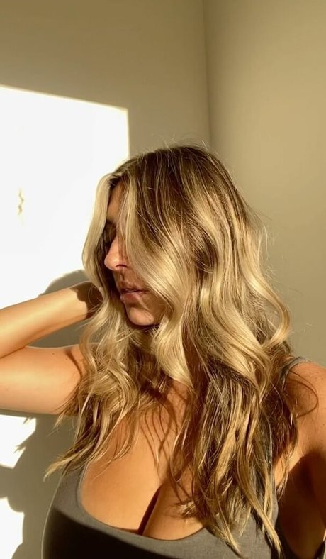 Abbey Wilson model photo