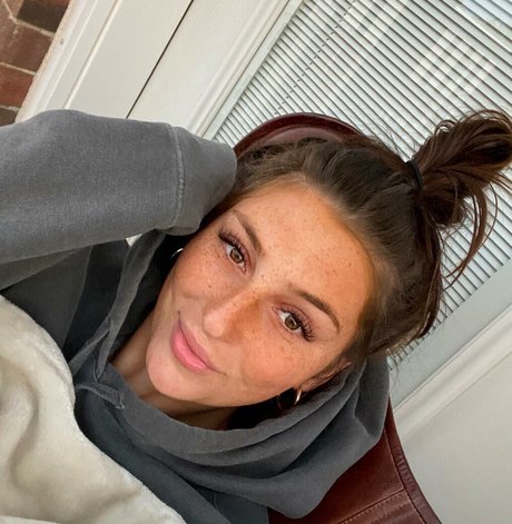 Abbey Wilson hot actress photo