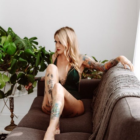 ohioliz naked actress images