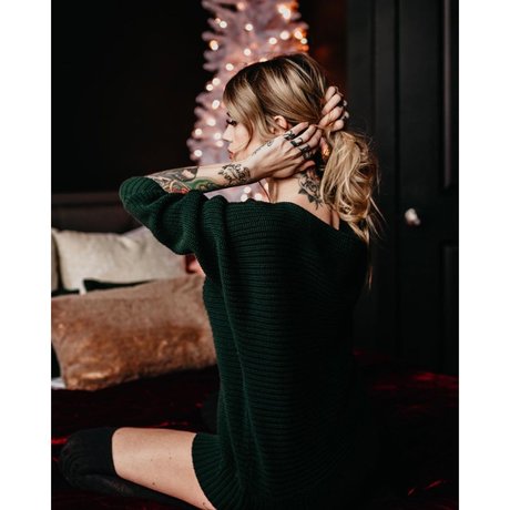 busty mom onlyfans hd photo