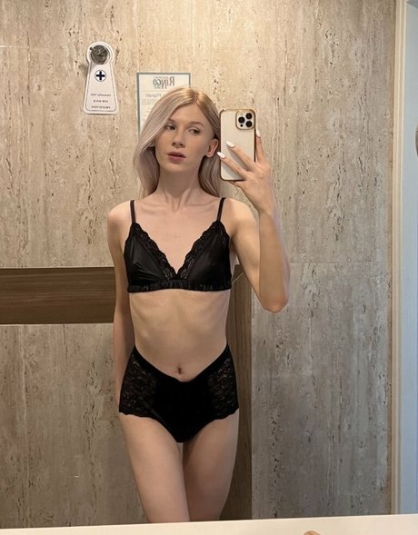 Hattie Bardot perfect pornstar photo