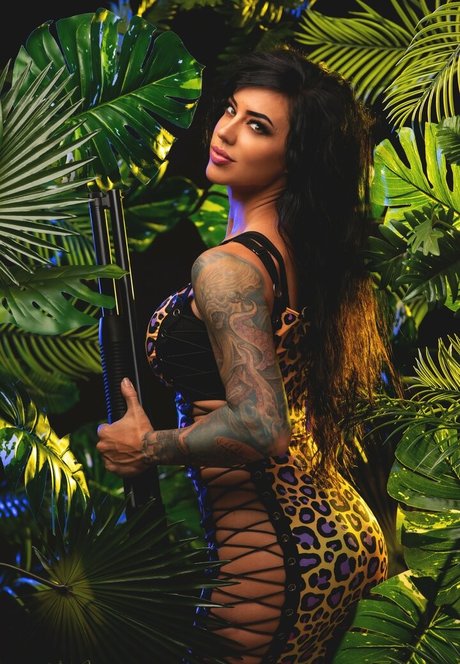 Alex Zedra model image