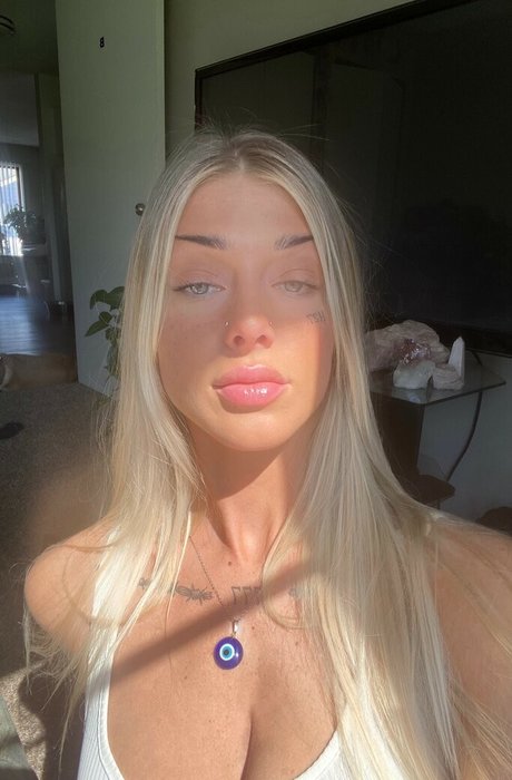 Ryrenee erotic model pics