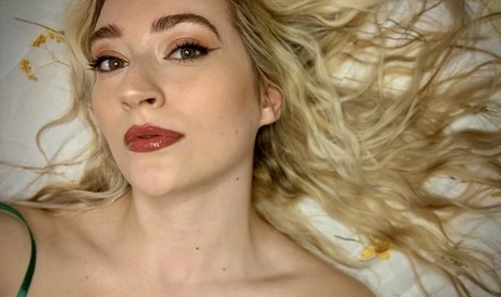 amateur lesbian onlyfans top photo