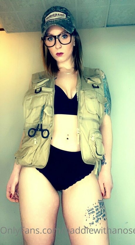 baddiewithanosering beautiful model img