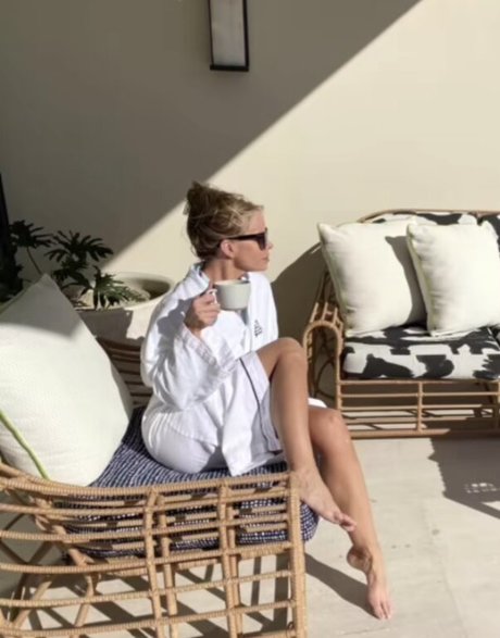 Cheryl Hines star hot pictures