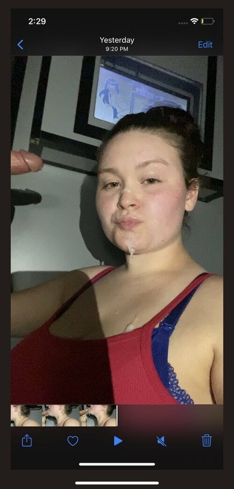 Rileelovee pornographic actress photo