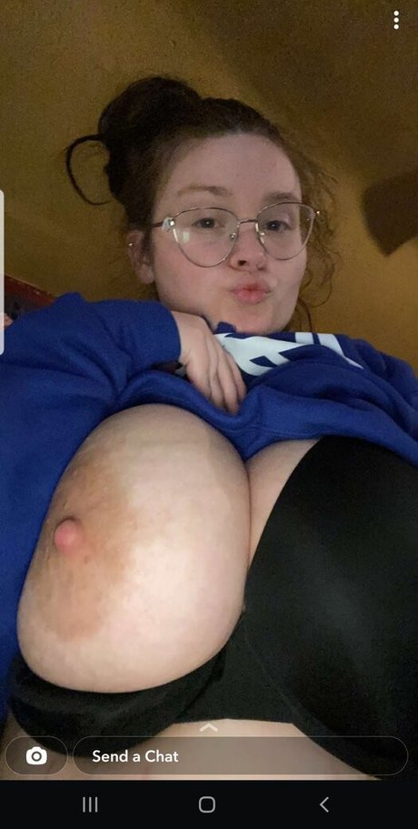 Rileelovee model naked photo