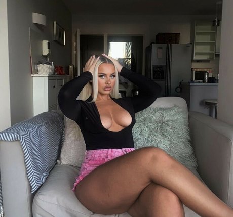 Shania Bethune model pornographic pic