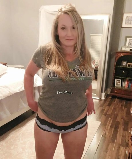 PerriPlays model beautiful pic