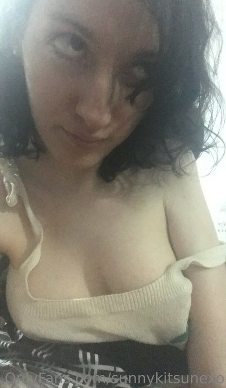 sunnykitsunexo sexy model image