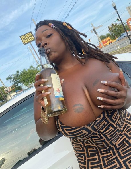 freethixen adult model photo