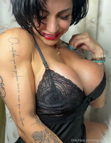 Mara Oliveira art model img