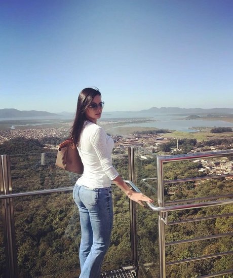 izabelytop free star img