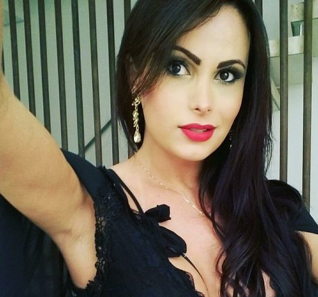 izabelytop star adult picture