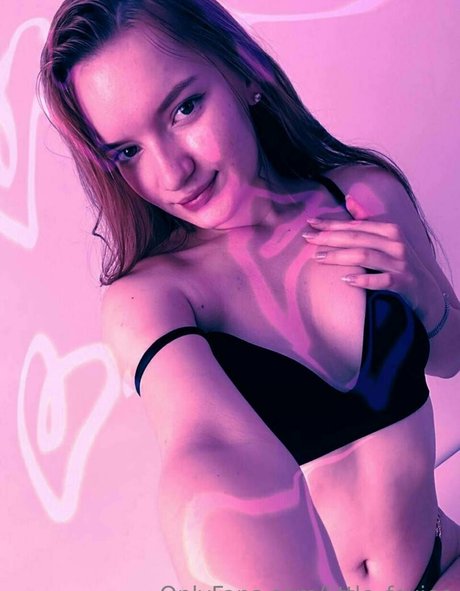 little foxiee beautiful pornstar img