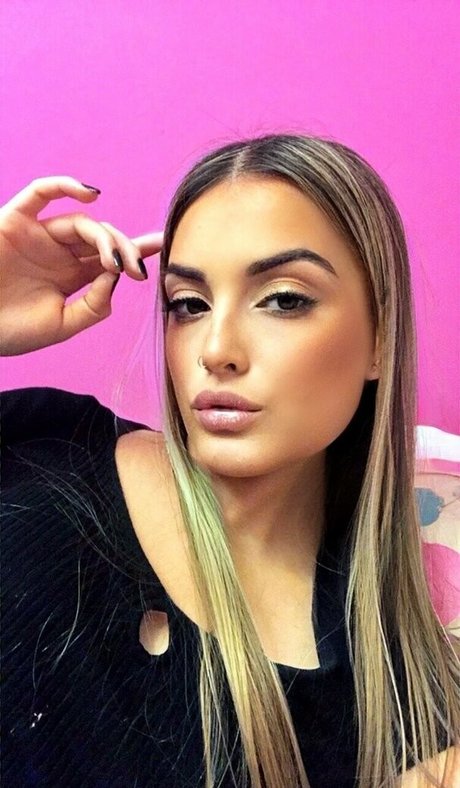 abby es Quick model image