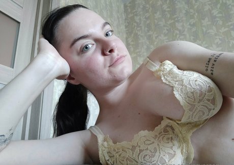 nevergonnalie model hd photo