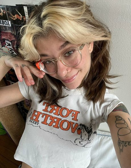 data night exclusive model picture