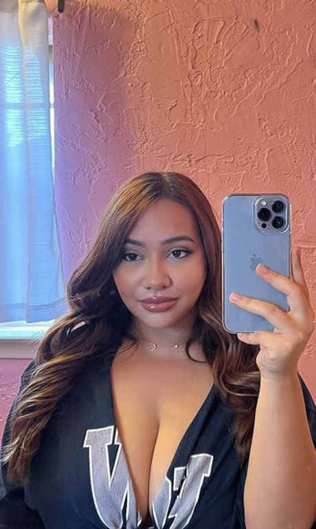 Ellie Johnston best star pics