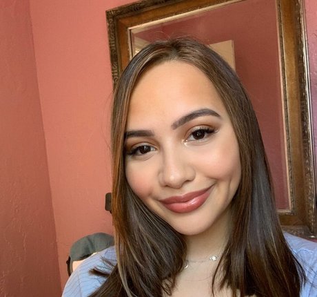 Ellie Johnston star nice photo