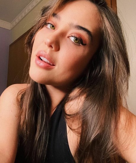 Bella Piero exclusive star photo