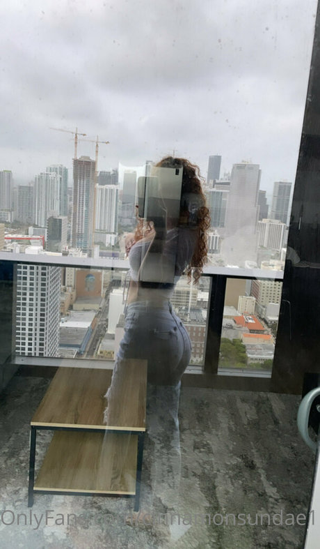 cinnamonsundae1 nude model images