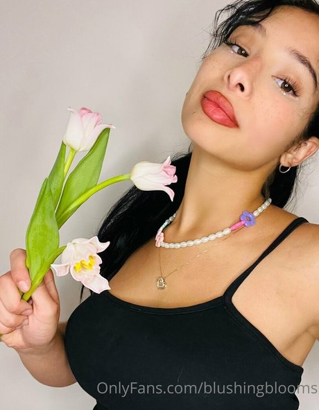 blushingblooms Quick model image