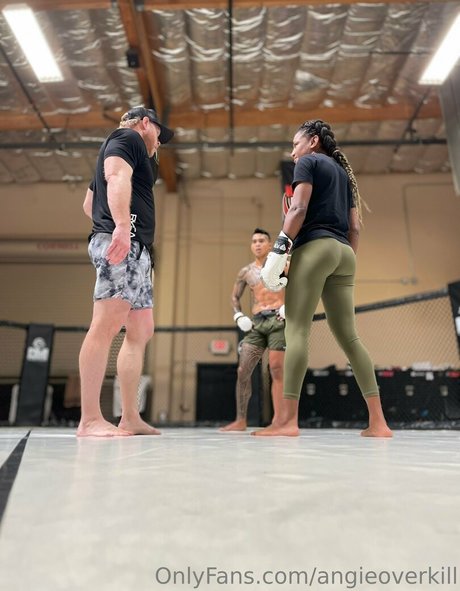 angieoverkill hot model pic