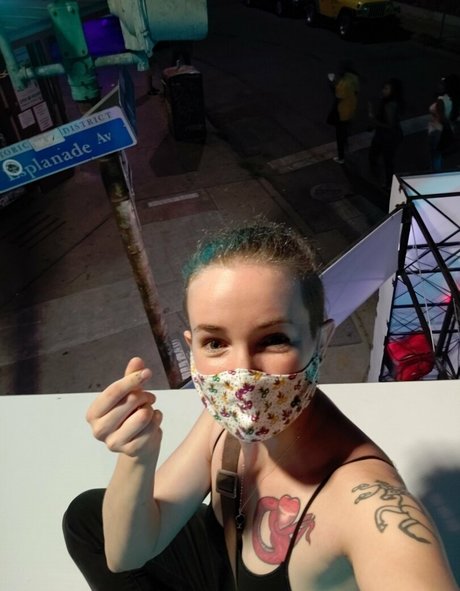 dickulousri nude actress picture